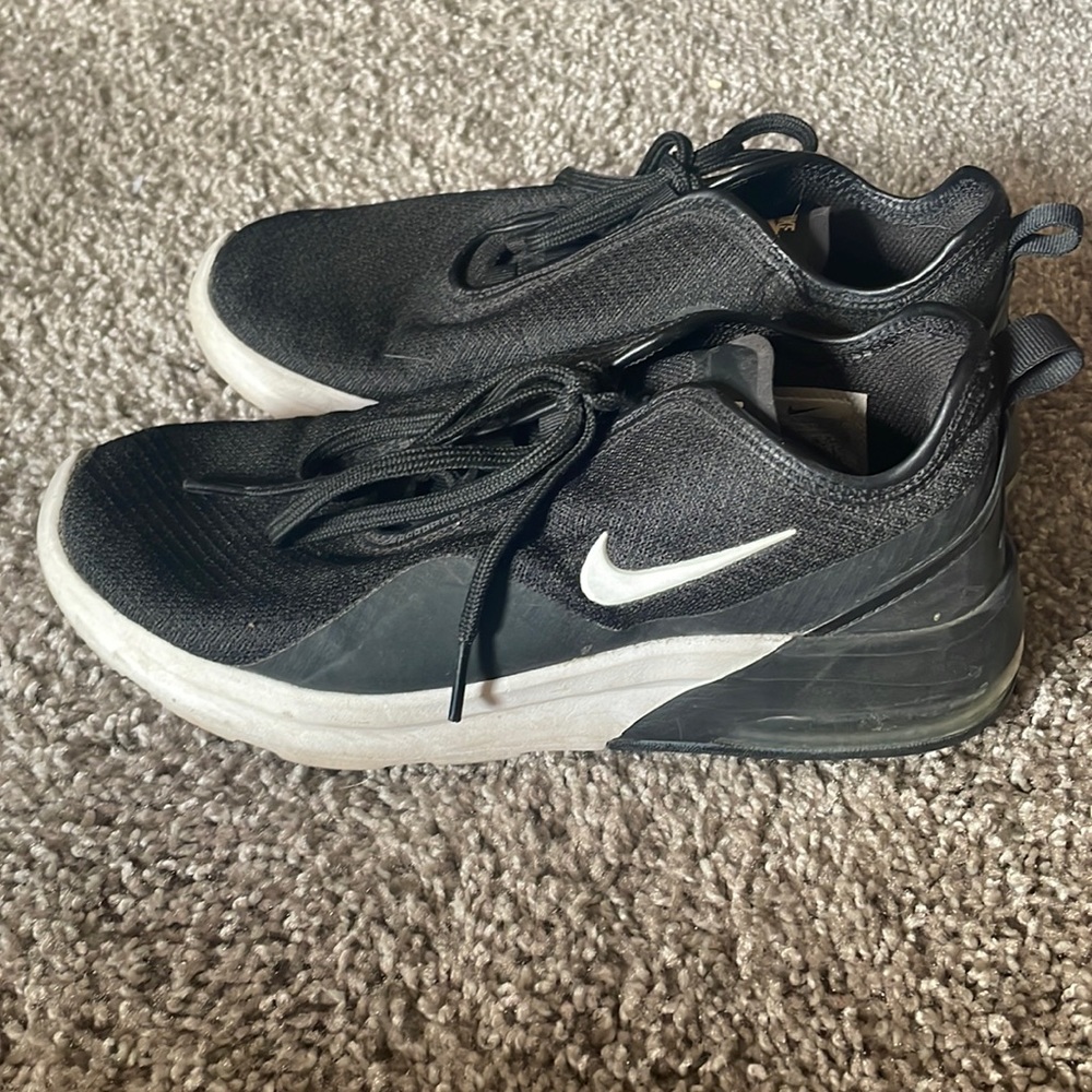 Black Nike air max sneakers
